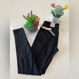 Victoria's Secret Black Flow On Point Leggings